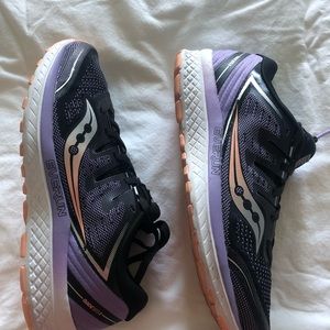 Saucony Guide 10 running shoes (new)